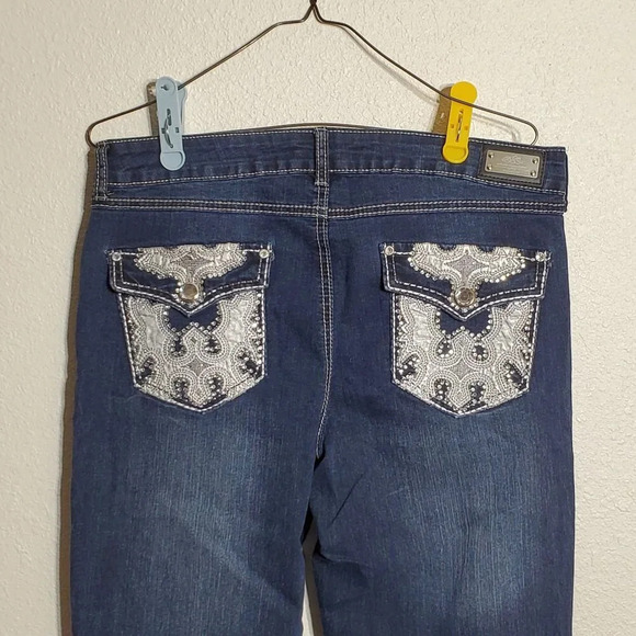 One 5 One Woman's Bootcut Jeans Size 12 Blue Sparkle Embellished Back Pockets - Picture 12 of 16